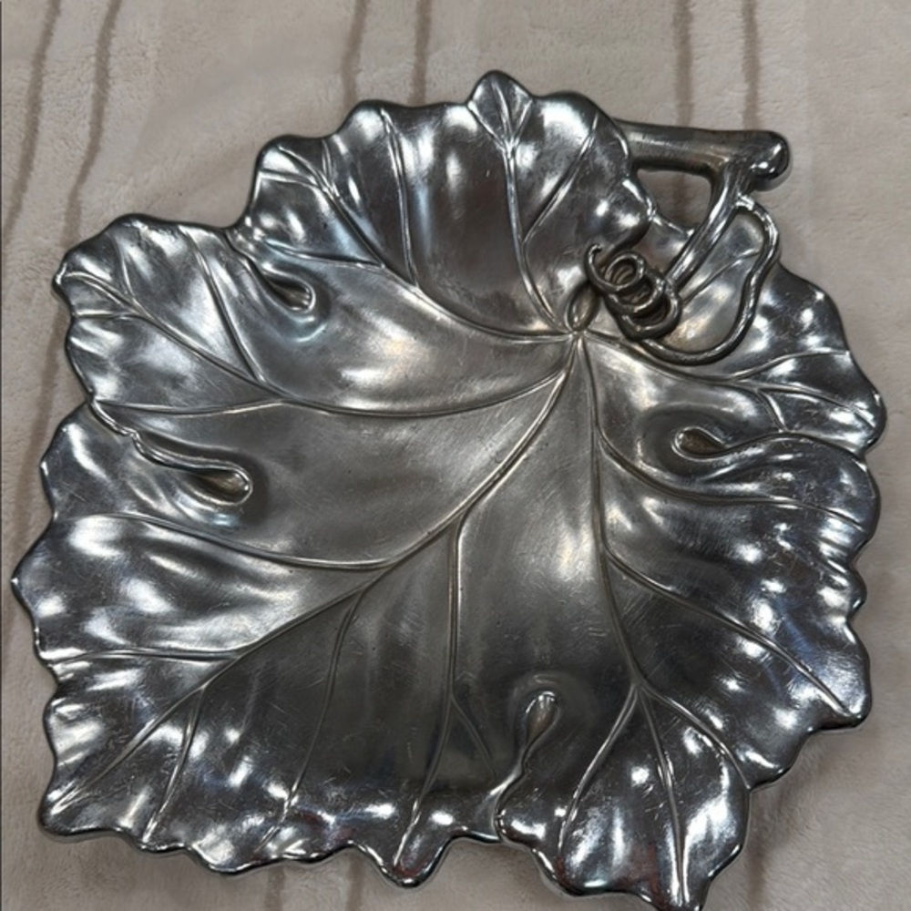Vintage Metal Leaf-Shaped Trinket Tray/Candy/Nut Dish